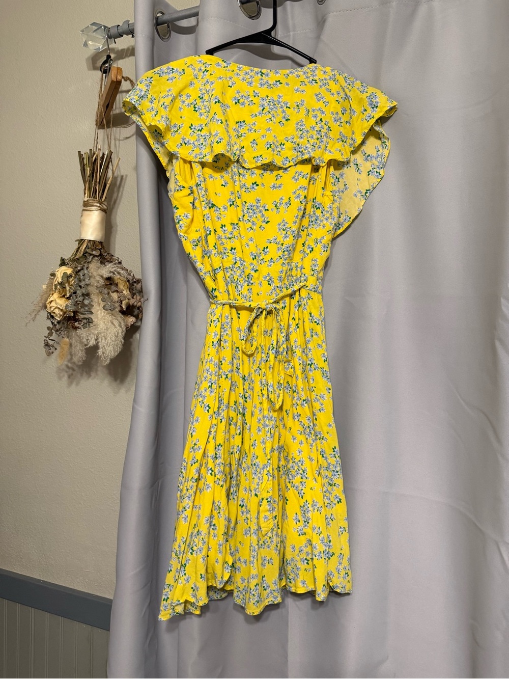 Draper James Yellow Floral Flutter-Sleeve Wrap Midi Dress - Picture 4 of 6